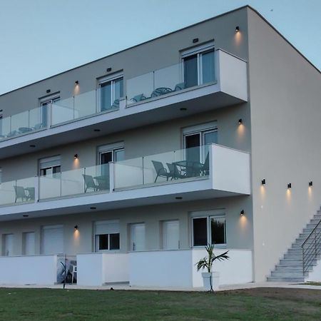 Viento Suites Possidi Luaran gambar